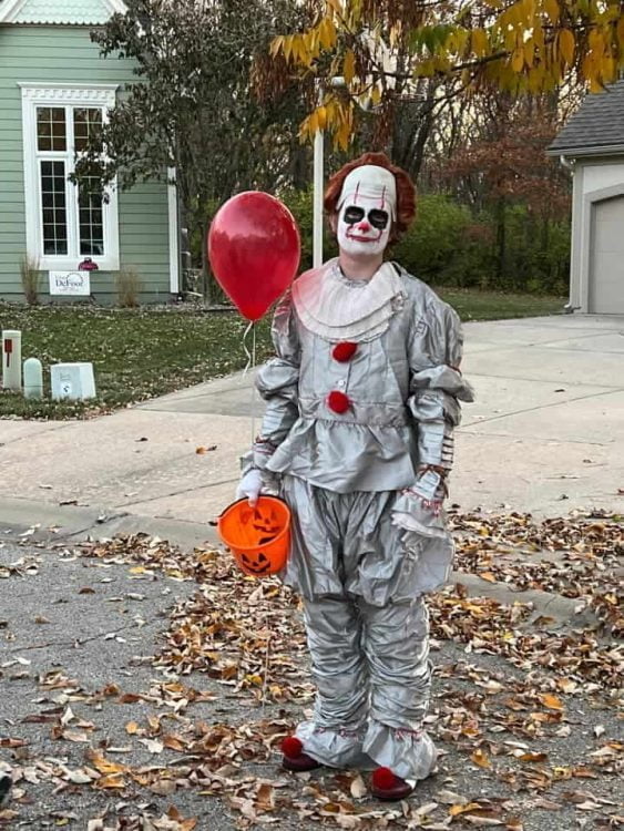 Penny Wise with balloon during Halloween in Excelsior Springs