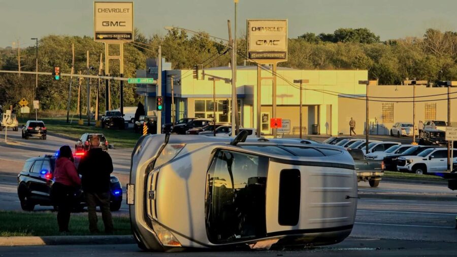 James Baker photo of wreck in Excelsior Springs in October 2025